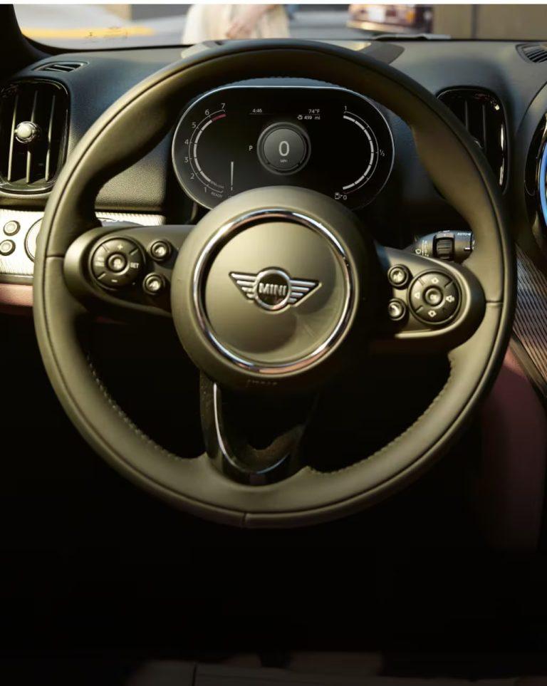 MINI-USA-Countryman-Interior-1-v3-768x963 (1)