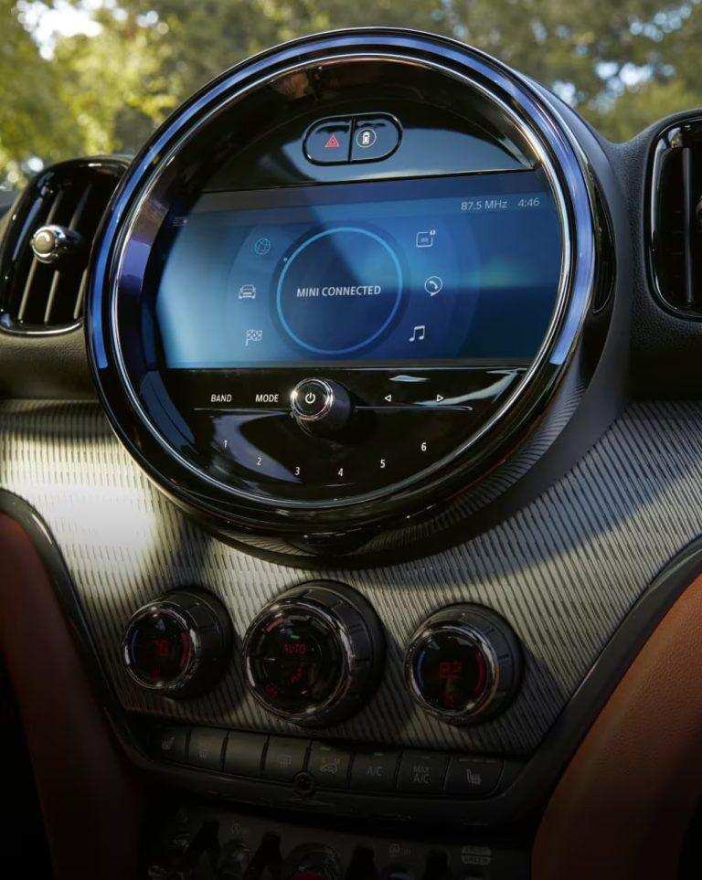 MINI-USA-Countryman-Interior-3-v3-768x963